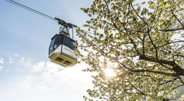 Eine Fahrt mit der Seilbahn Hochmuth